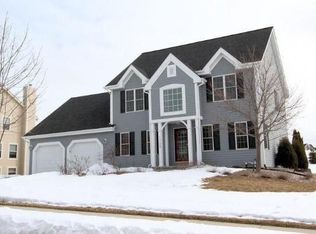 1709 Highlandview Dr, West Bend, WI 53095