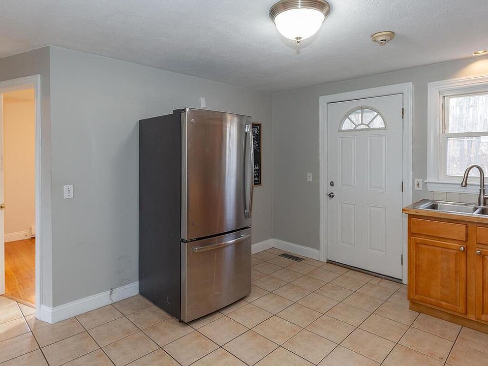 27 Cowesett Ave A1, West Warwick, RI 02893 Zillow