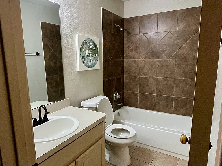 1204 Mulkey Ln — Photo 11