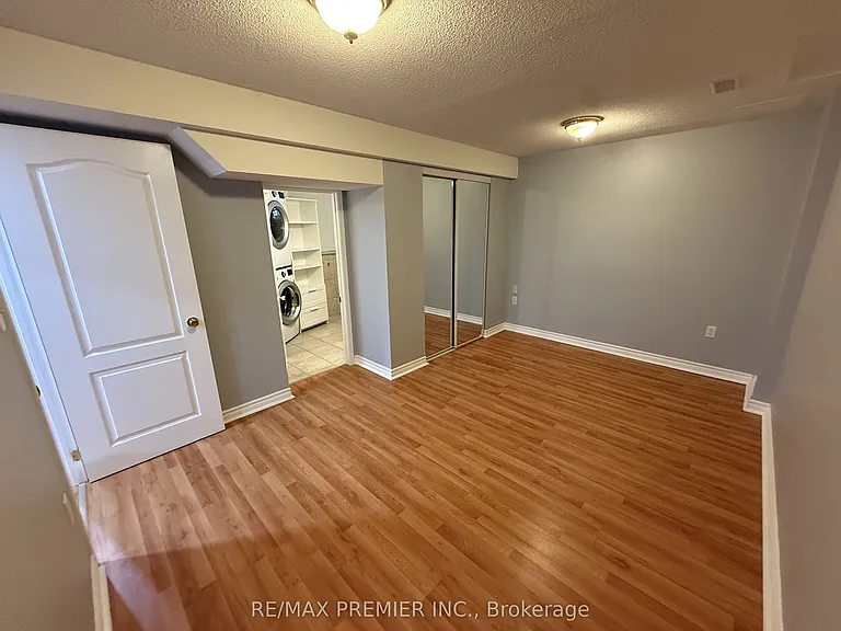 54 Castlepoint Dr #LOWER — Photo 17