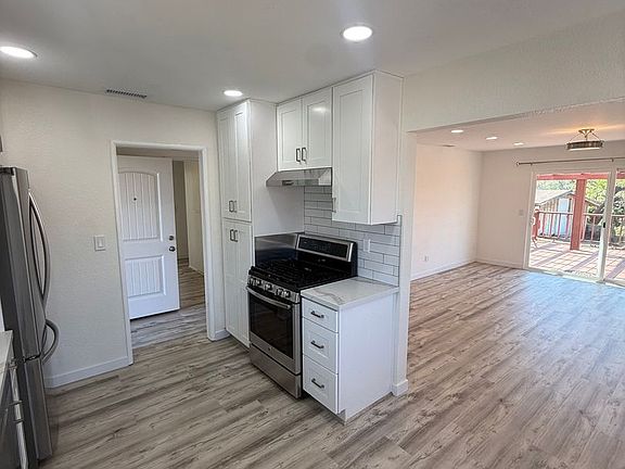 2nd image of 6917 Sun St