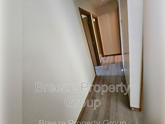 4th image of 464 Chicago Ave