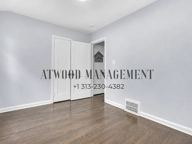 14118-20 Evergreen Rd — Photo 8