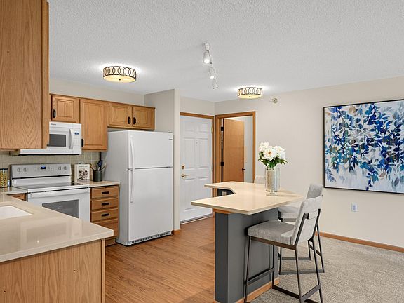 3rd image of 18400 Euclid St APT 353