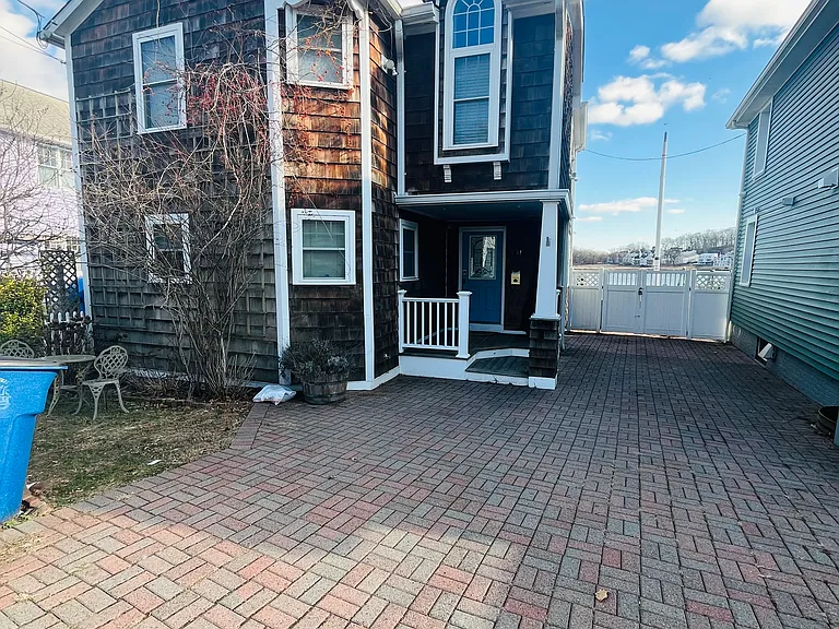 331 Front St — Photo 52
