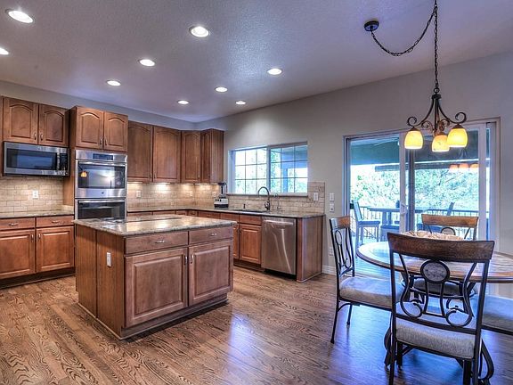Kitchen/Breakfast Nook