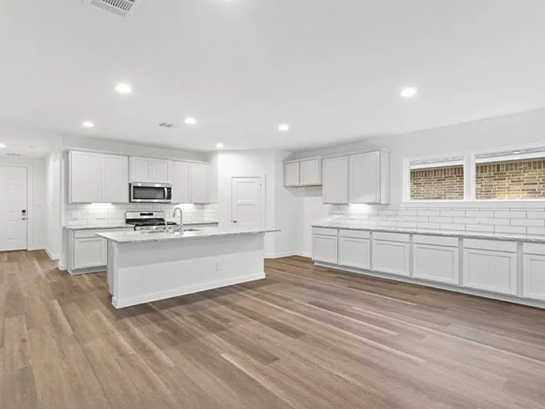 9308 Gossamer St — Photo 3