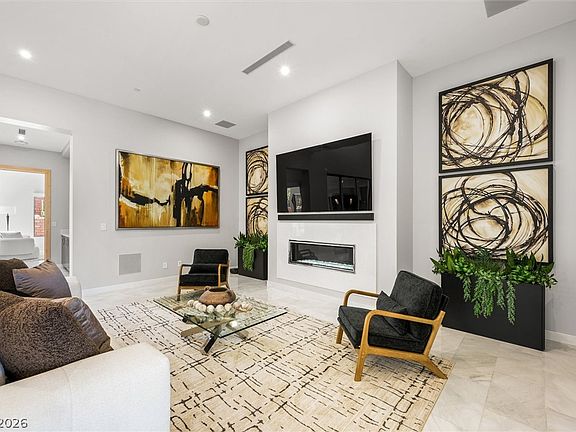 2nd image of 11 Hawkeye Ln
