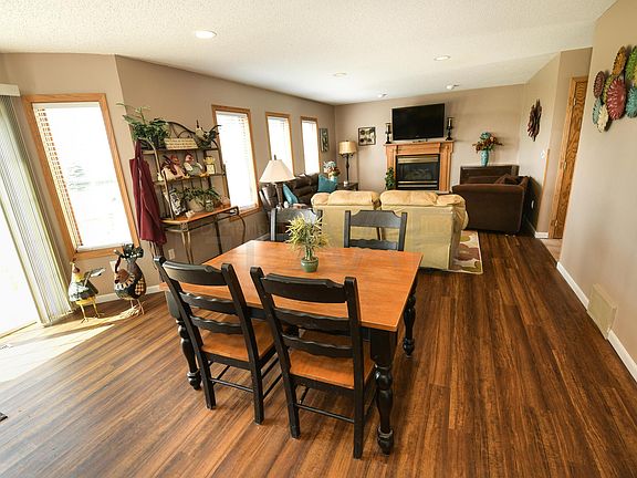4th image of 1095 Deer Trail Ln NE