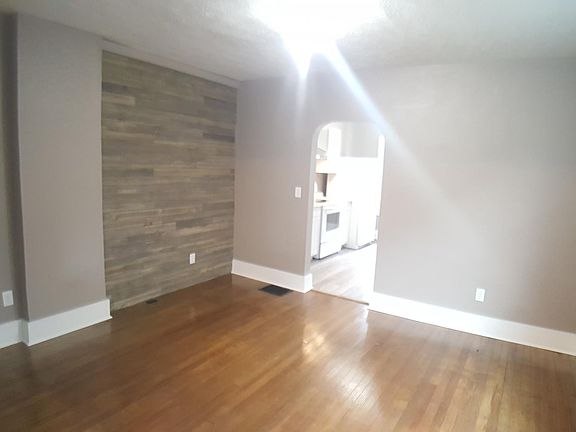 3rd image of 820 Santa Cruz Ave