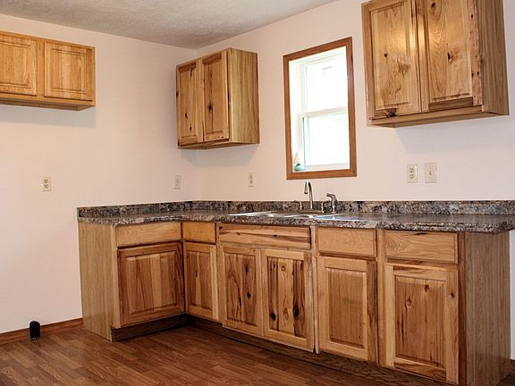 5th image of 262 Maynard Ave