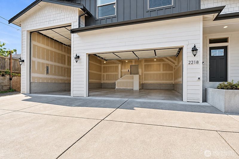 4th image of 2218 N Huson