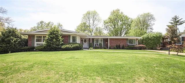 343 Greenbriar Ln photo 1