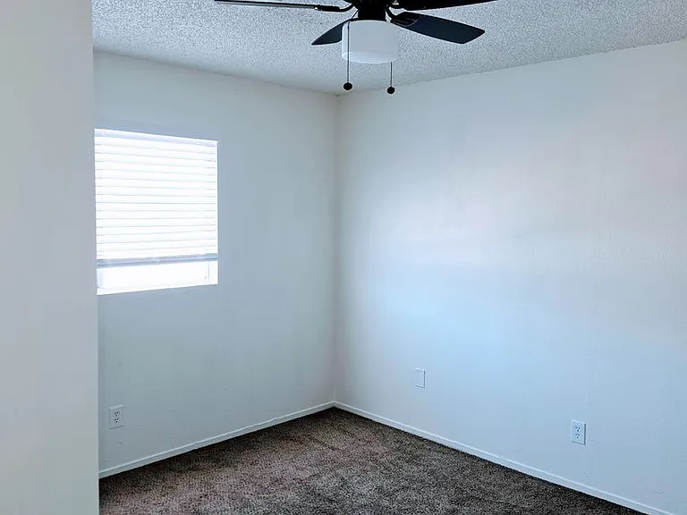 211 W Ash St — Photo 10