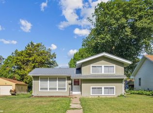 1433 S Leebrick St, Burlington, IA 52601