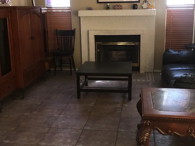 3037 E Redwood Ln — Photo 3