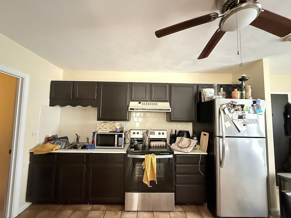 1st image of 9 Oak St APT 1