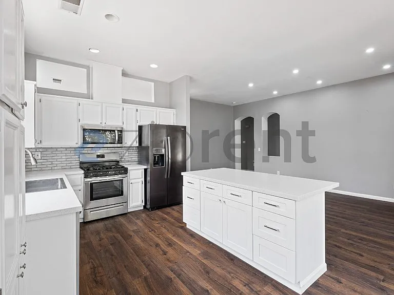 4764 Brookside Cir — Photo 12
