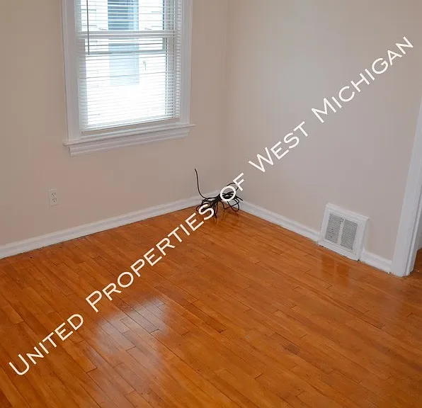 1125 Hoyt St SE — Photo 16