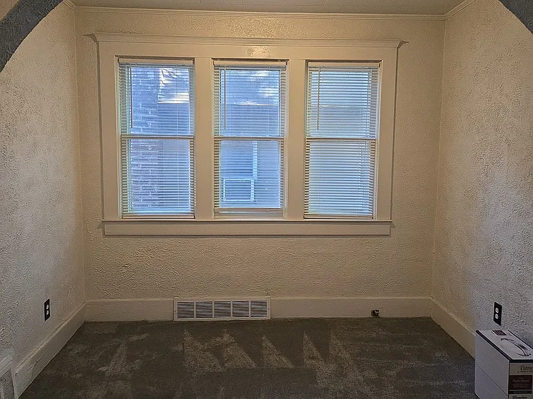 1408 E Oakland Ave — Photo 6