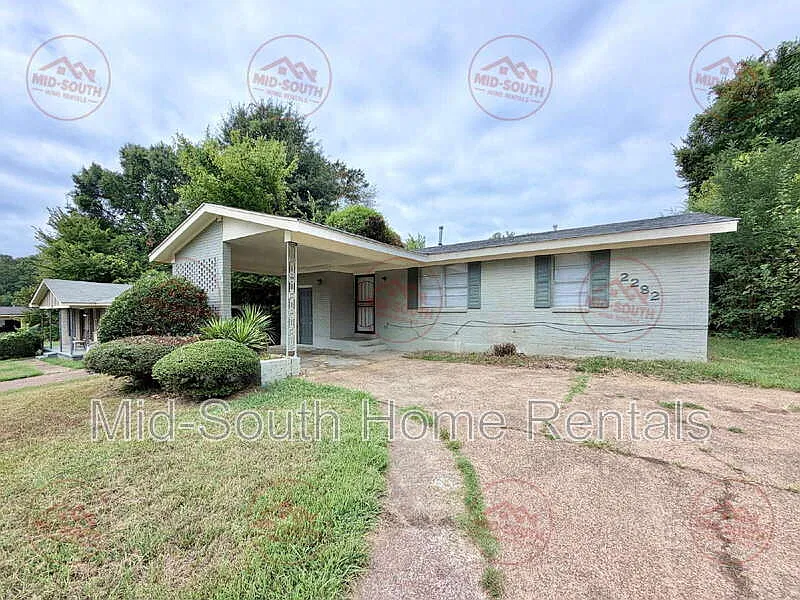 3 bed, 1.0 bath, 958 sqft, $895 — Photo 2