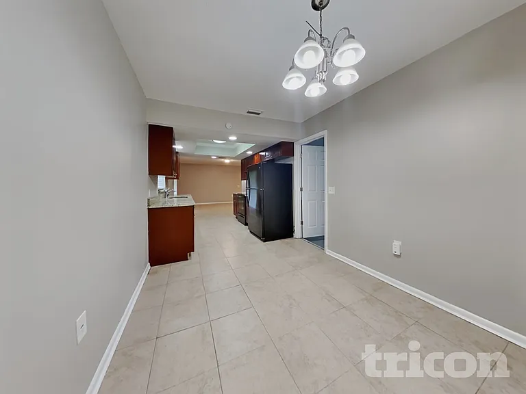 311 E Windhorst Rd — Photo 8