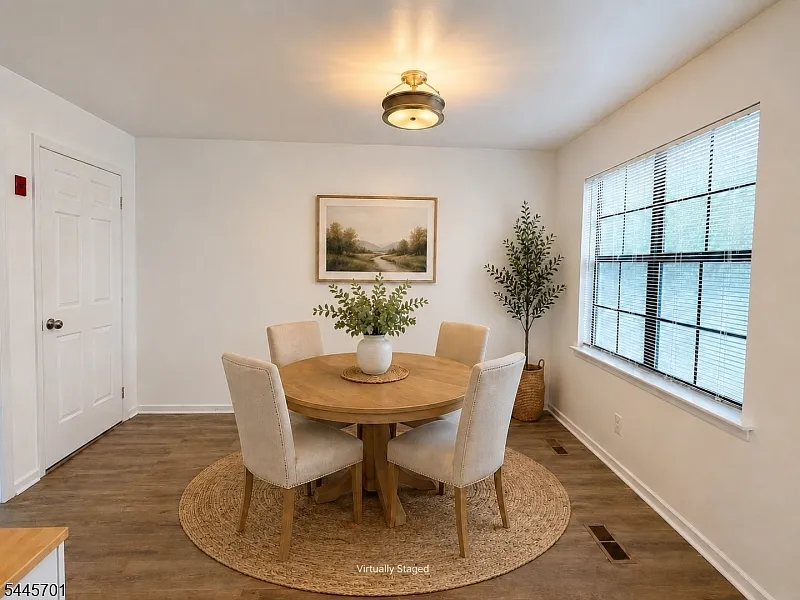 2 bed, 1.5 bath, $2,550 — Photo 2