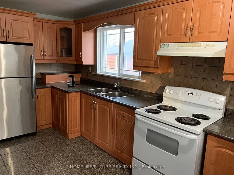 1 Maxim Cres #MAIN — Photo 5