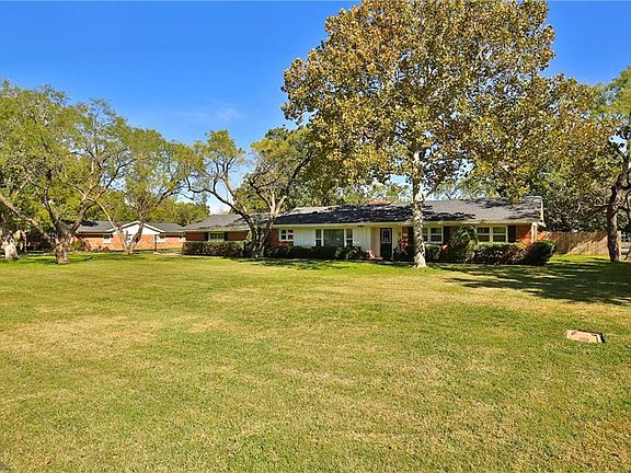 2nd image of 1917 Willow Dr