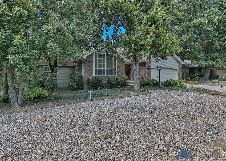 1st image of 21 Hurlford Ln