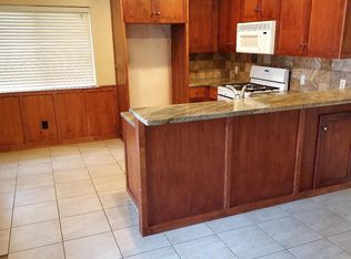 1121 18th St, Paso Robles, CA 93446