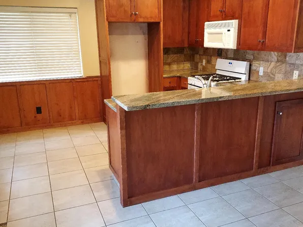 1121 18th St, Paso Robles, CA 93446