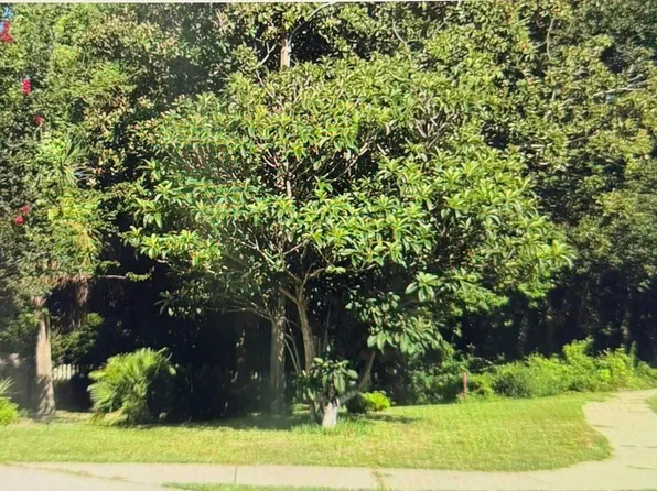 5969 Hermitage Dr, Pensacola, FL 32504