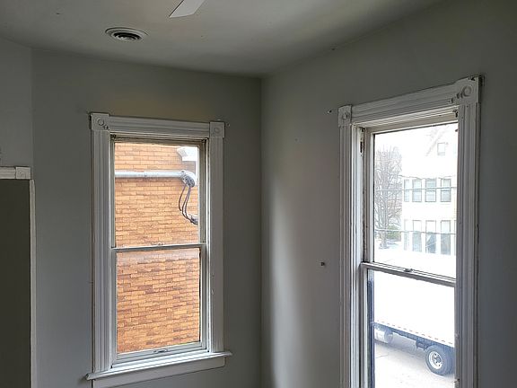 2nd image of 915 E Brady St