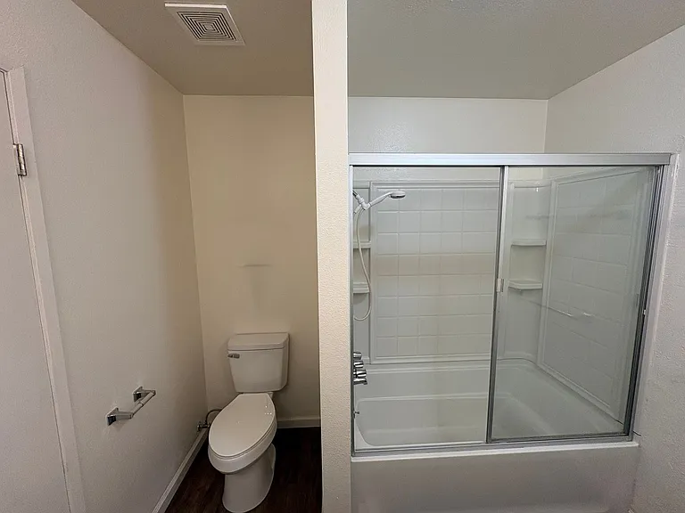 212 N Crenshaw St — Photo 12