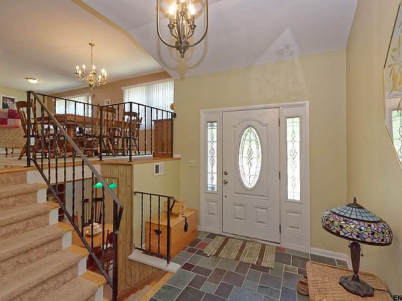 4th image of 231 Newport Ct