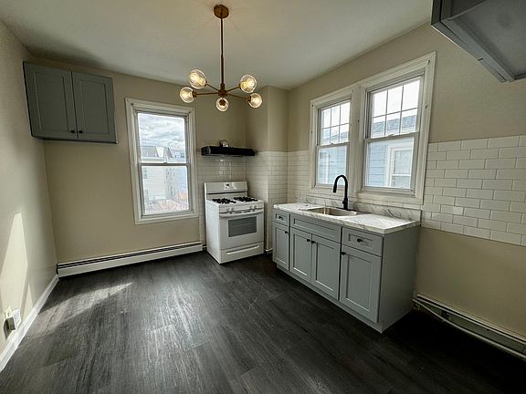 2nd image of 318 Ampere Pkwy Floor 2