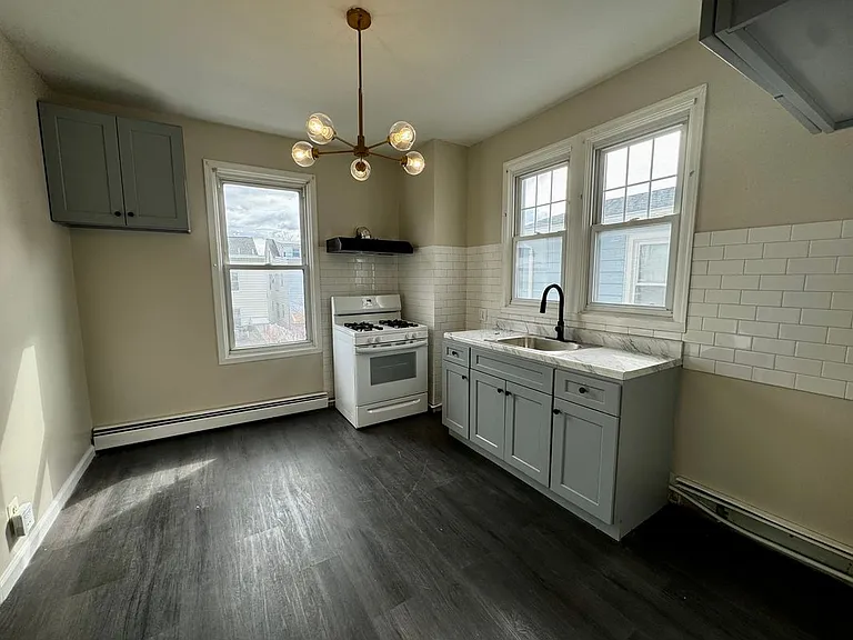 318 Ampere Pkwy #2 — Photo 2