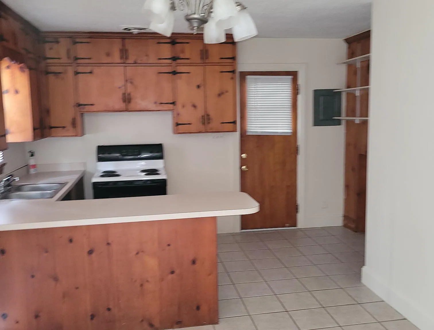 3 bed, 1.5 bath, 1316 sqft, $1,295 — Photo 3