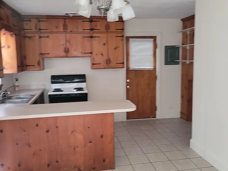 218 Clifton Rd — Photo 3
