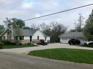 2476 E Washington Rd, Casey, IL 62420