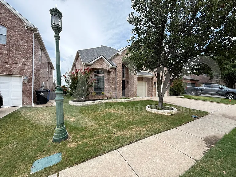 11281 Balcones Dr — Photo 3