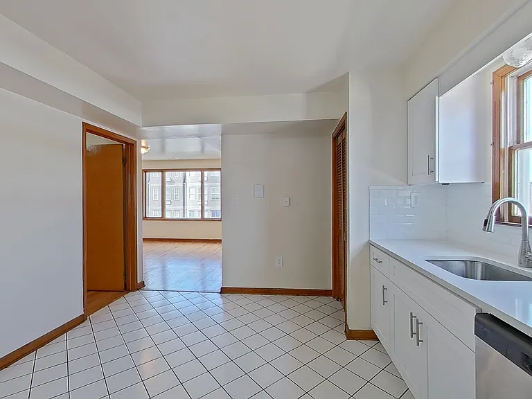 55 Ferguson St #2 — Photo 8