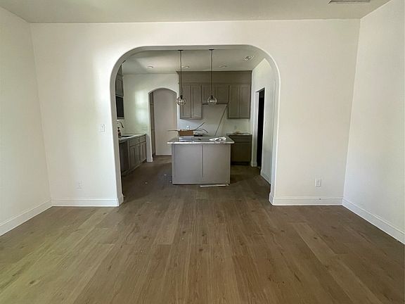 3rd image of 608 Ritchey St