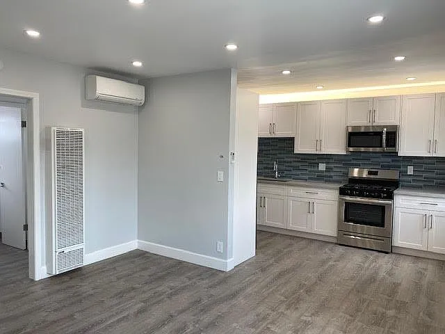 2 bed, 650 sqft, $2,450 — Photo 2
