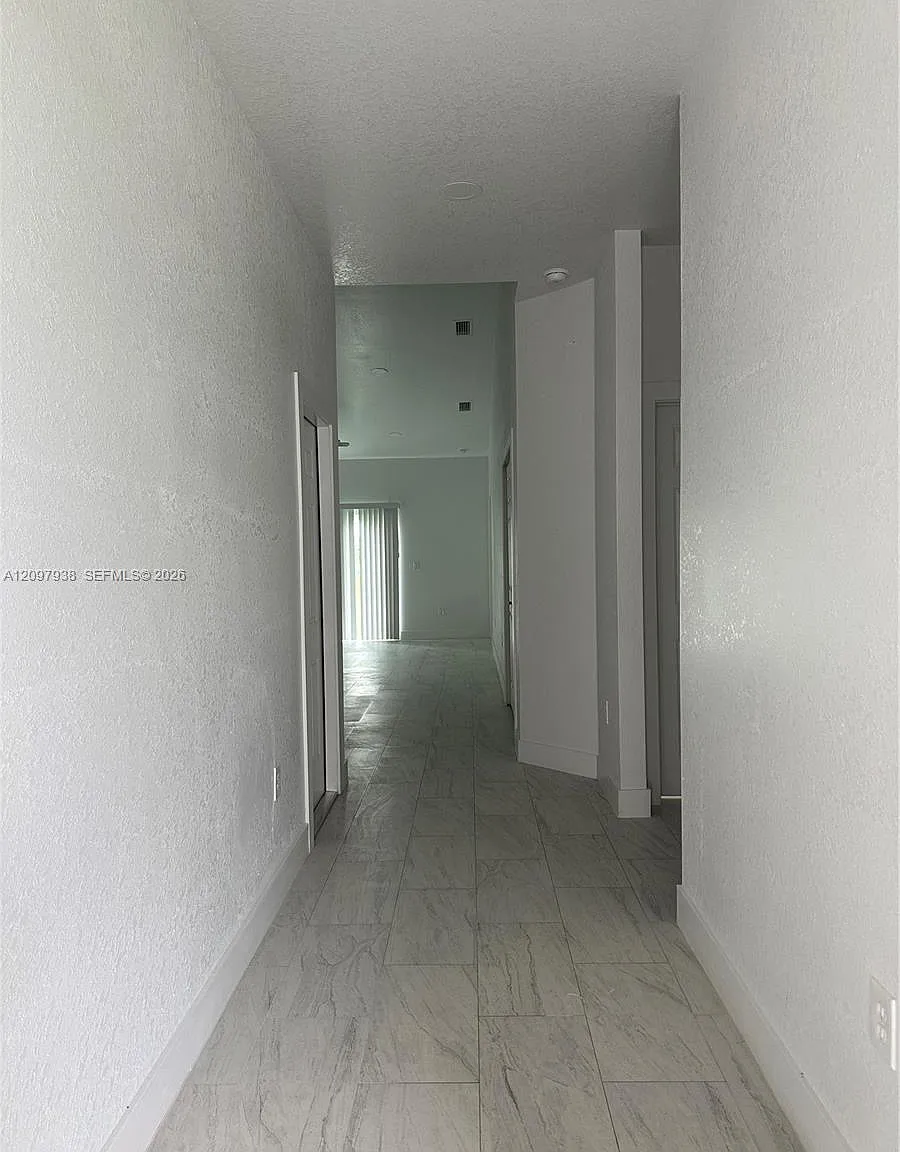 3 bed, 2.0 bath, 1183 sqft, $1,600 — Photo 3