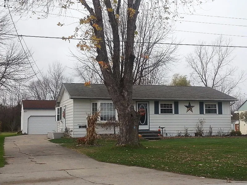 857 S Powell Rd photo 1