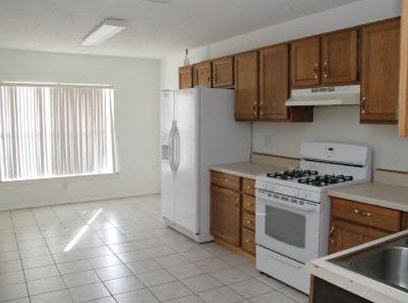 3rd image of 1421 Zeneta Ave