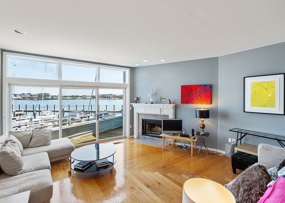 1st image of 35 Constellation Wharf #35