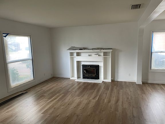 5th image of 131 E Lowell Ave